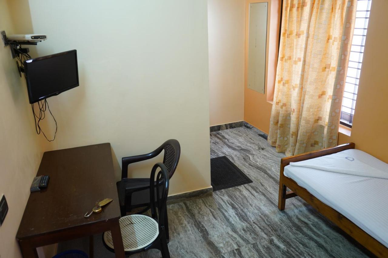 Sangeetha Tourist Home Thiruvananthapuram Exterior photo